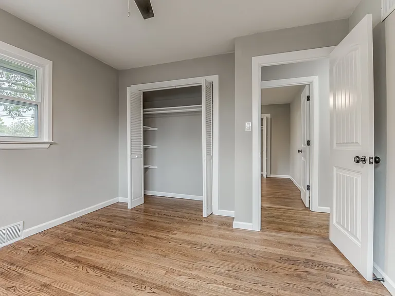 349 SE Rockwood Ave — Photo 26