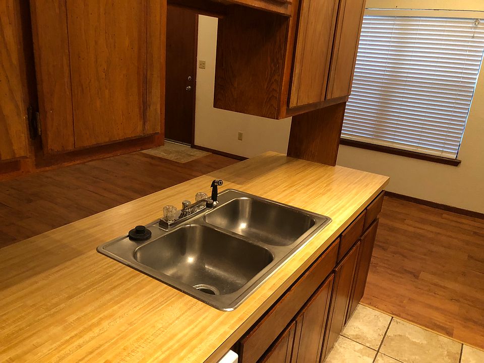 1st image of 1721 Hillcrest Dr