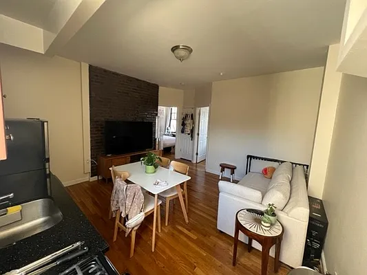 Rented by Cooper & Cooper Real Estate | media 4