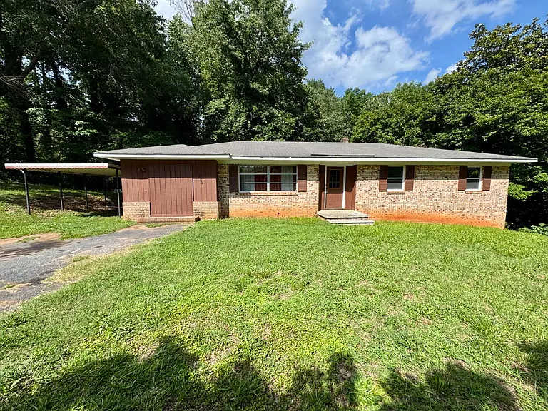 1202 Garden Cir — Photo 1
