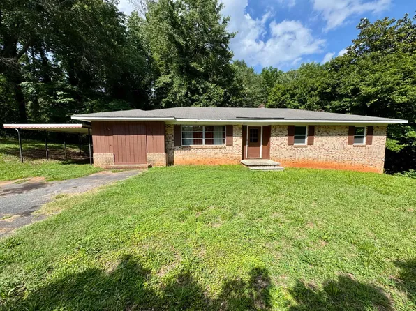 1202 Garden Cir, Seneca, SC 29672