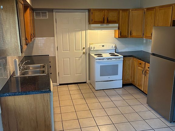 3rd image of 7504 E 108th St
