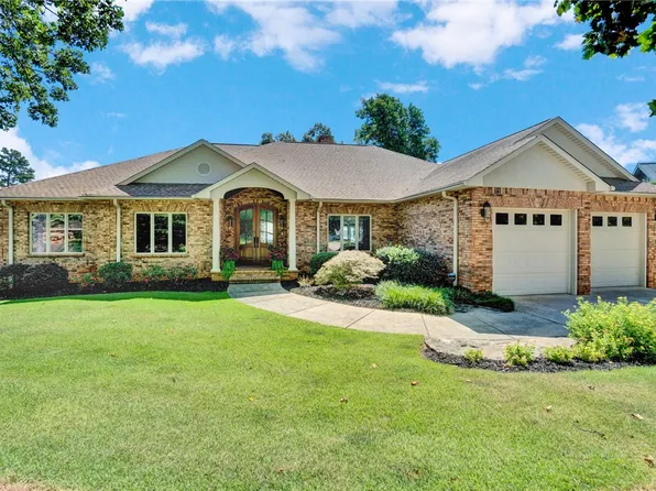 313 Lakeside Dr, Seneca, SC 29672