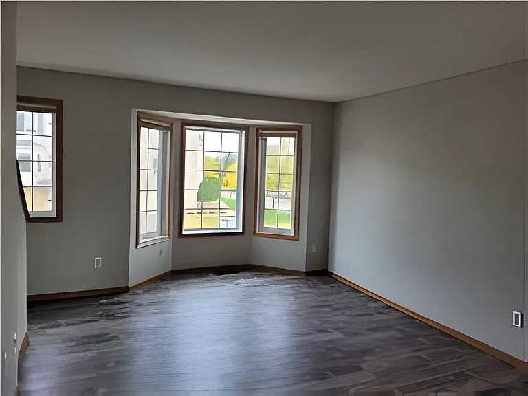 4951 Emmit Dr N — Photo 5