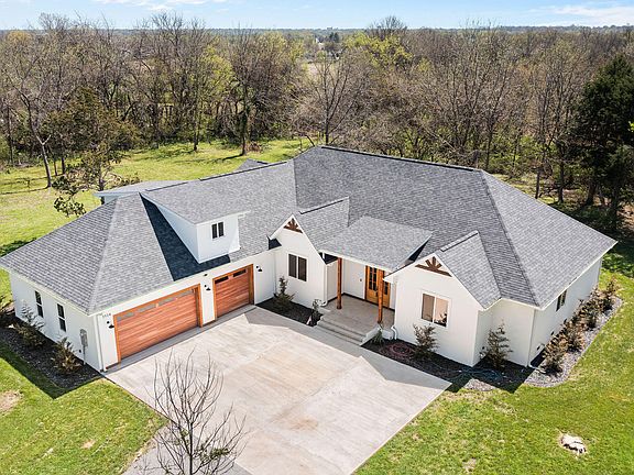 2nd image of 3526 Fratelli Lane