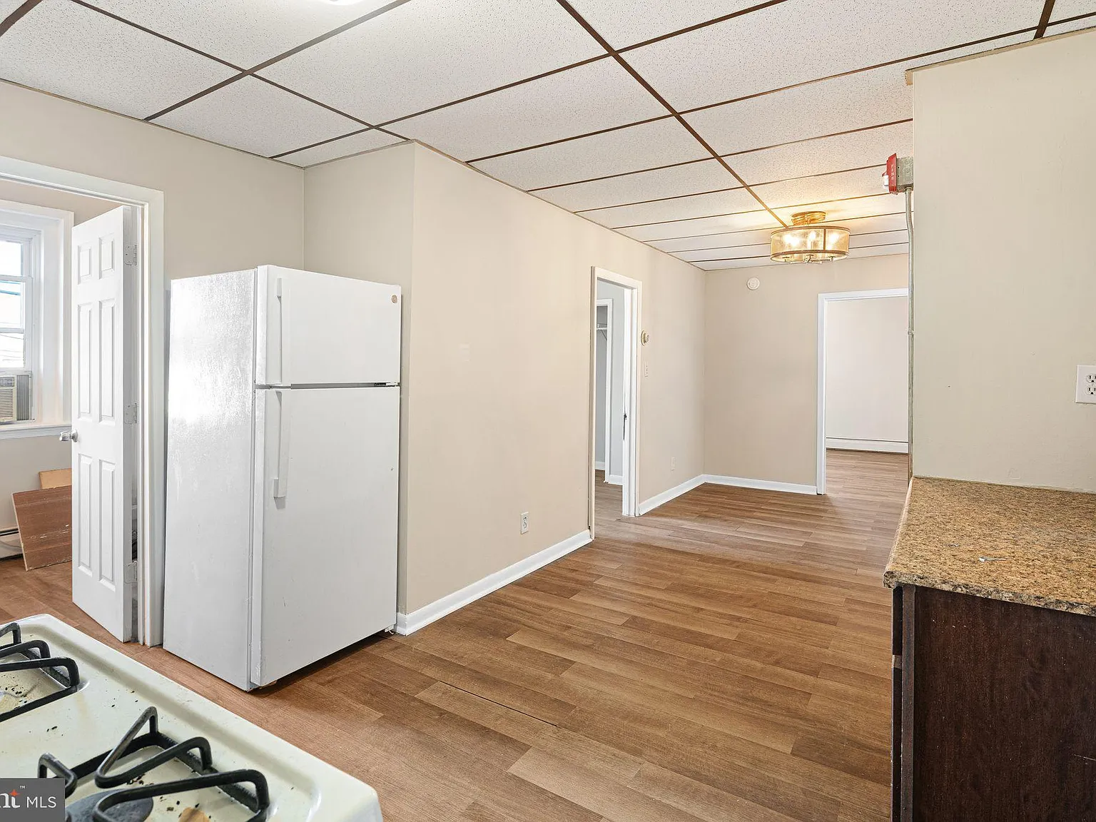 3 bed, $1,900 — Photo 2