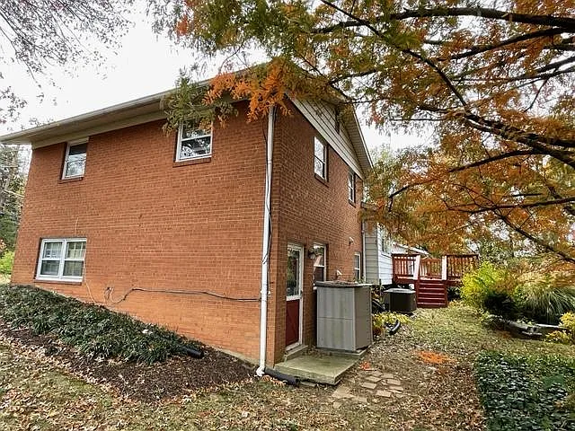 7616 Edmonston Rd — Photo 4
