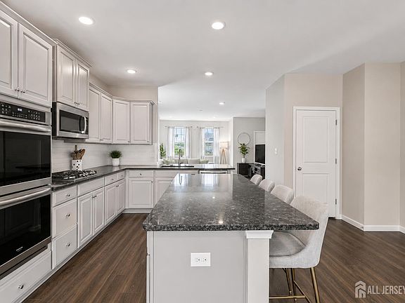 3rd image of 2208 Massey Ln