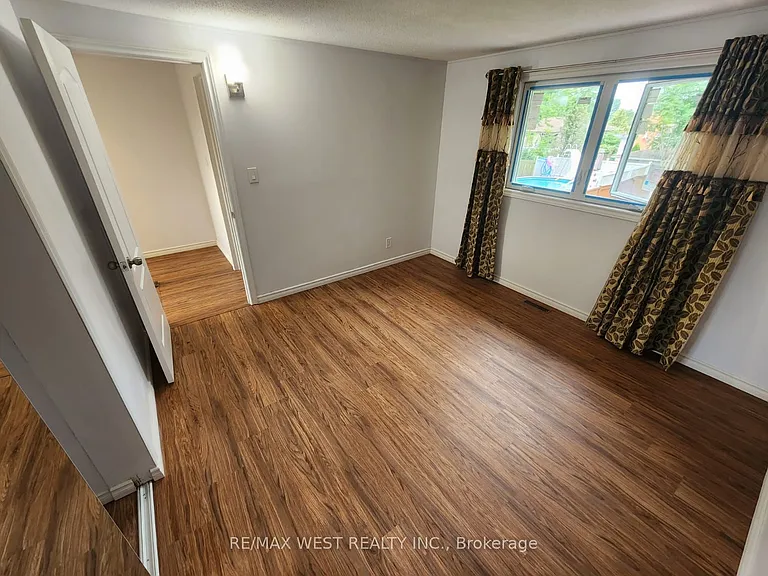 10658 Atwater Cres — Photo 17