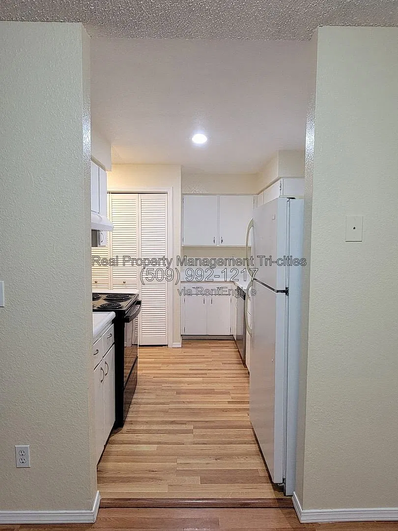 2 bed, 1.0 bath, $1,300 — Photo 4