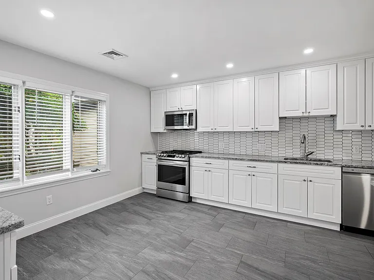 802 Heritage Hls — Photo 12