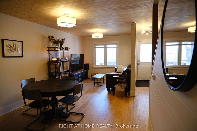 Toronto Townhouse for rent - 2 Bedrooms — photo 4