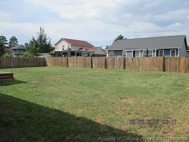 3 bed, 2.0 bath, 1806 sqft, $2,100 — Photo 3