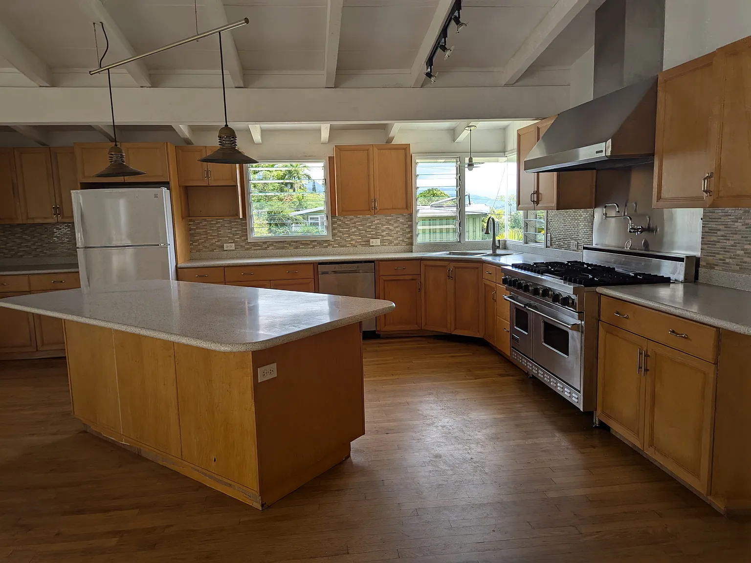 3 bed, 1994 sqft, $5,300 — Photo 3