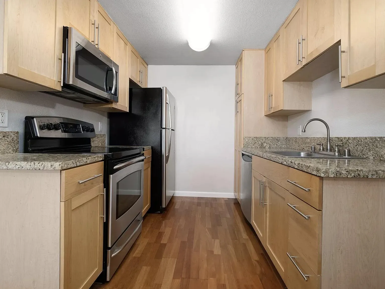 2 bed, 871 sqft, $2,895 — Photo 4