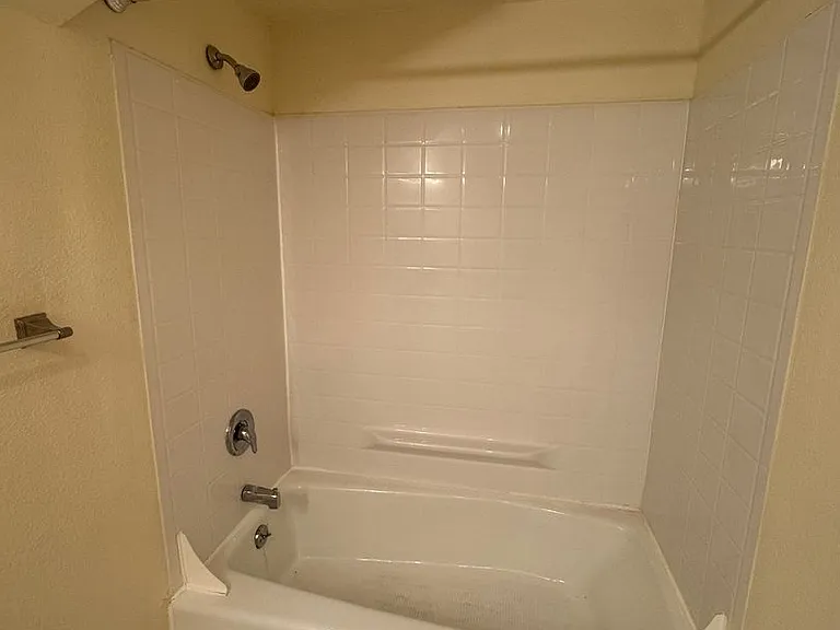 Stanford Arms Apartments — Photo 40