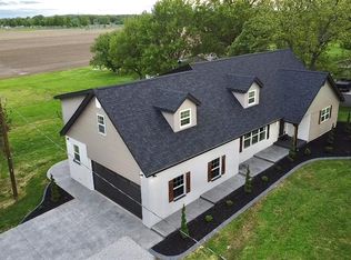13102 Trestle Rd, Highland, IL 62249