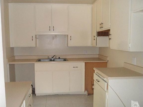 4th image of 286 Oak Leaf Dr #11