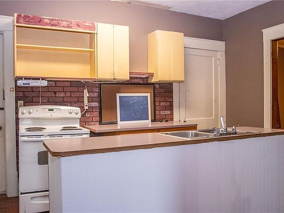 3rd image of 220 S Main St
