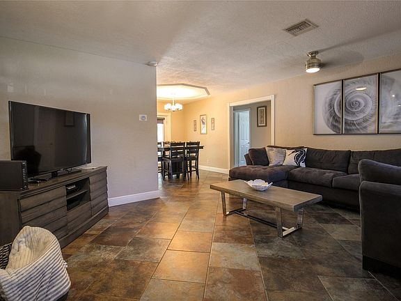 2nd image of 2728 Taft Street