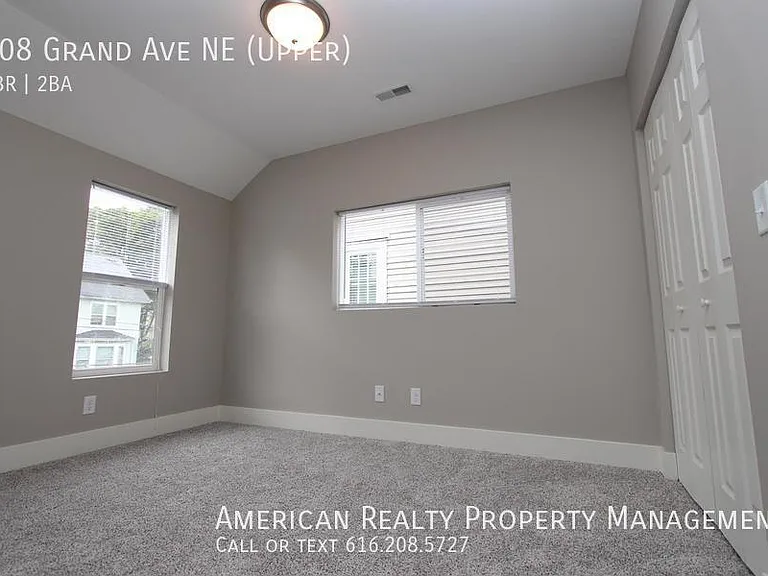 308 Grand Ave NE — Photo 7
