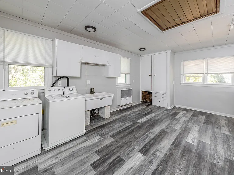 1100 Woodlawn Ave — Photo 8