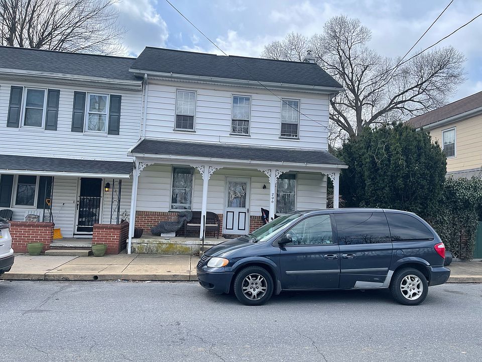 2nd image of 206 E Donegal St