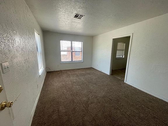 2nd image of 1025 Arkansas St