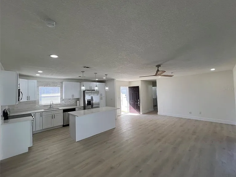 2502 Tropical Shores Dr SE — Photo 4