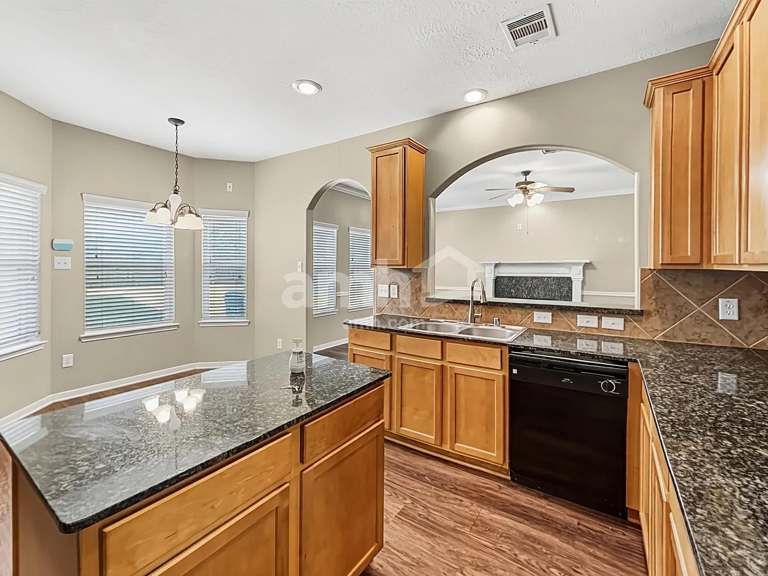 5 bed, 3.5 bath, 3716 sqft, $3,045 — Photo 4