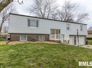 110 Crestwood St, Lincoln, IL 62656