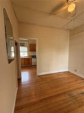 Studio, 1.0 bath, 300 sqft, $950 — Photo 3