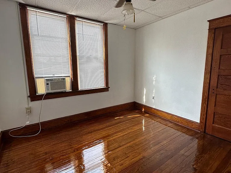 239 N Stratton St — Photo 20