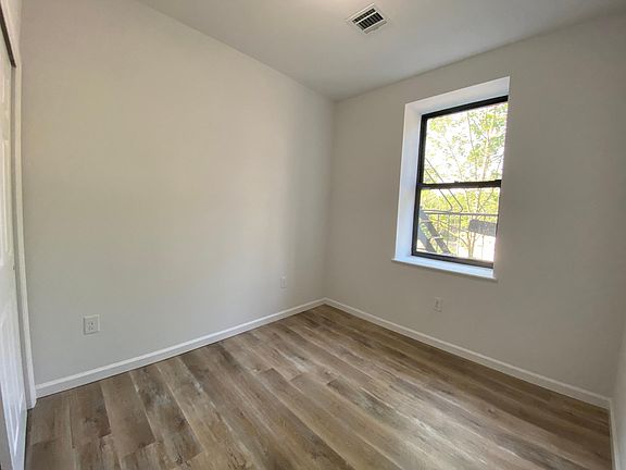 5th image of 68 Garside St #102A