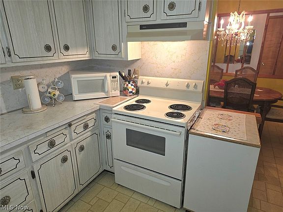 5th image of 7415 Avon Ln