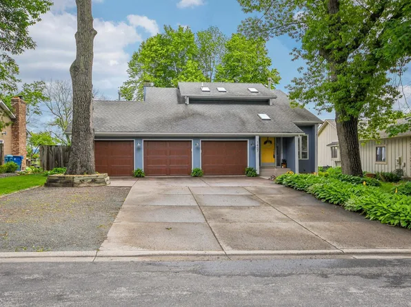 1407 Bay Point Dr SE, Forest Lake, MN 55025