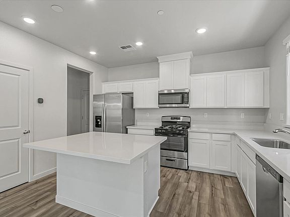 2nd image of 112 Clownfish St