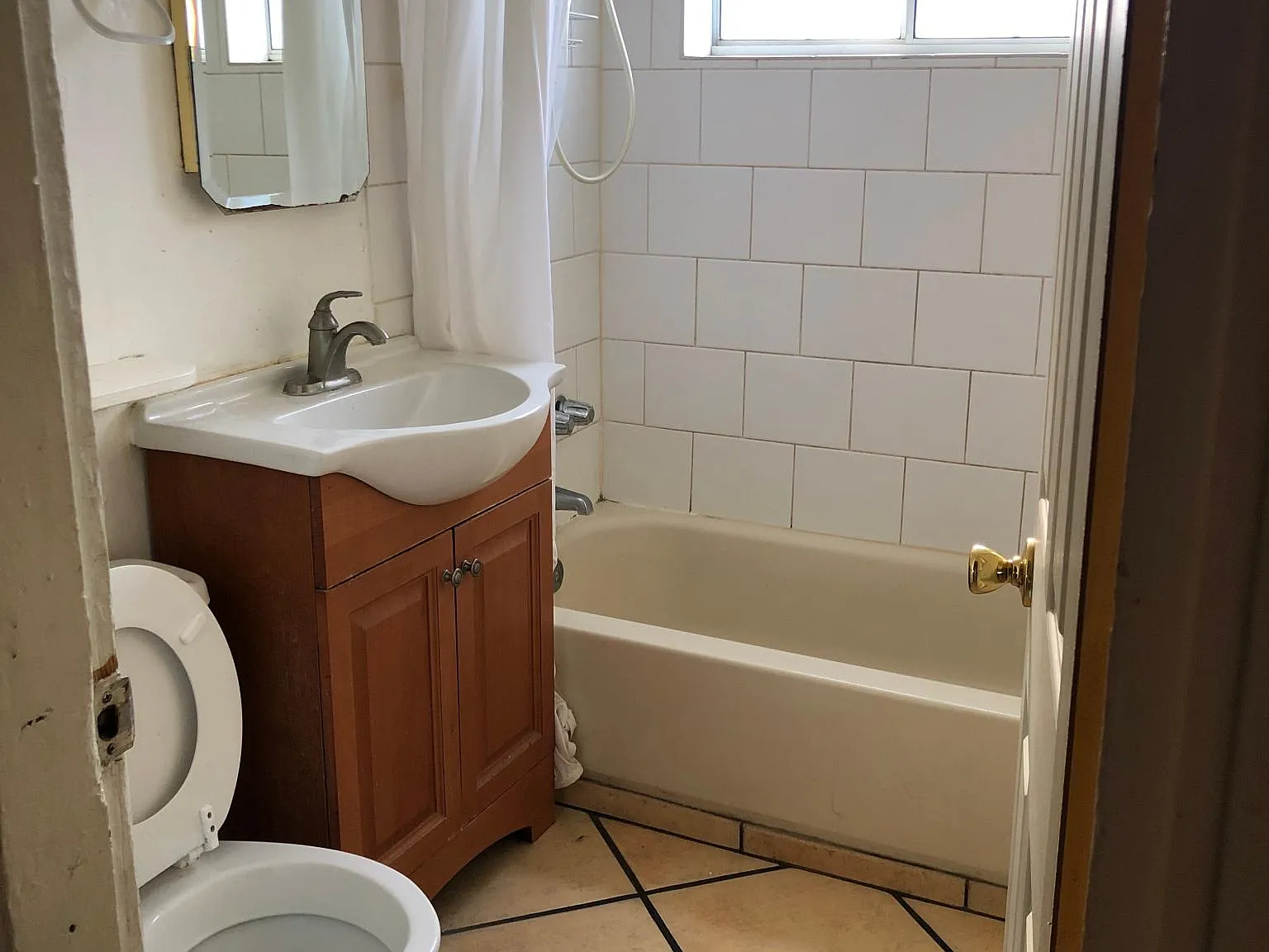 3 bed, 950 sqft, $1,175 — Photo 4