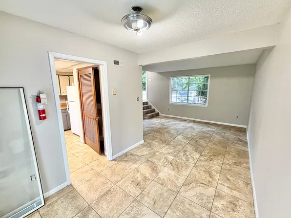 211 Avenue De Beau Beau APT 5, Millport, AL 35576
