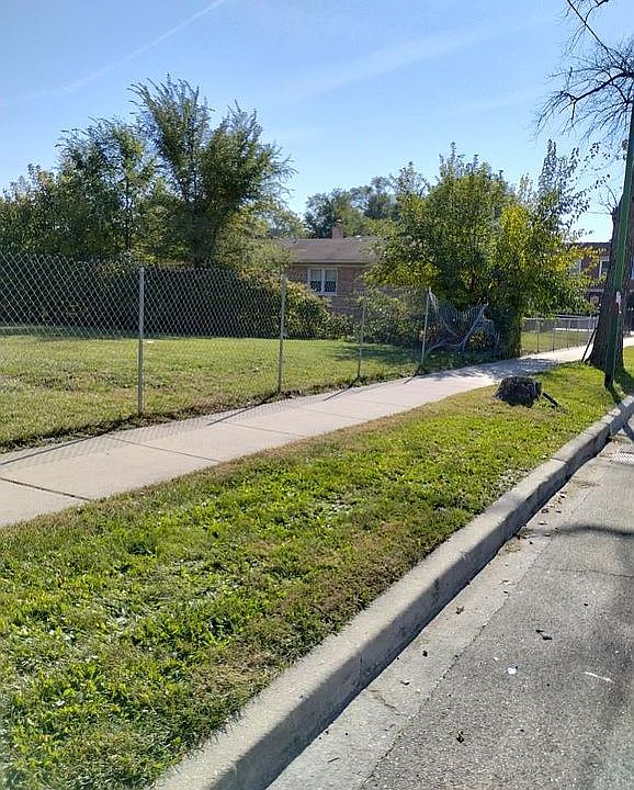 2nd image of 6745 S Rhodes Ave