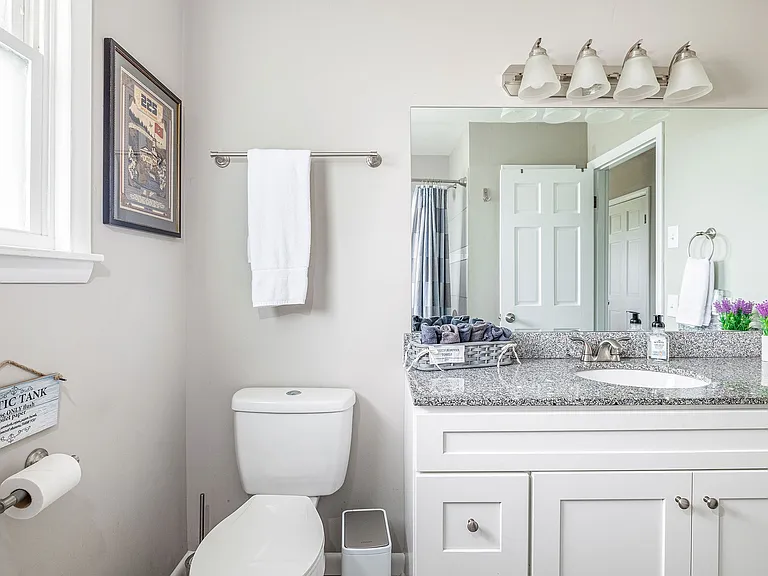204 Edgewater Dr — Photo 16
