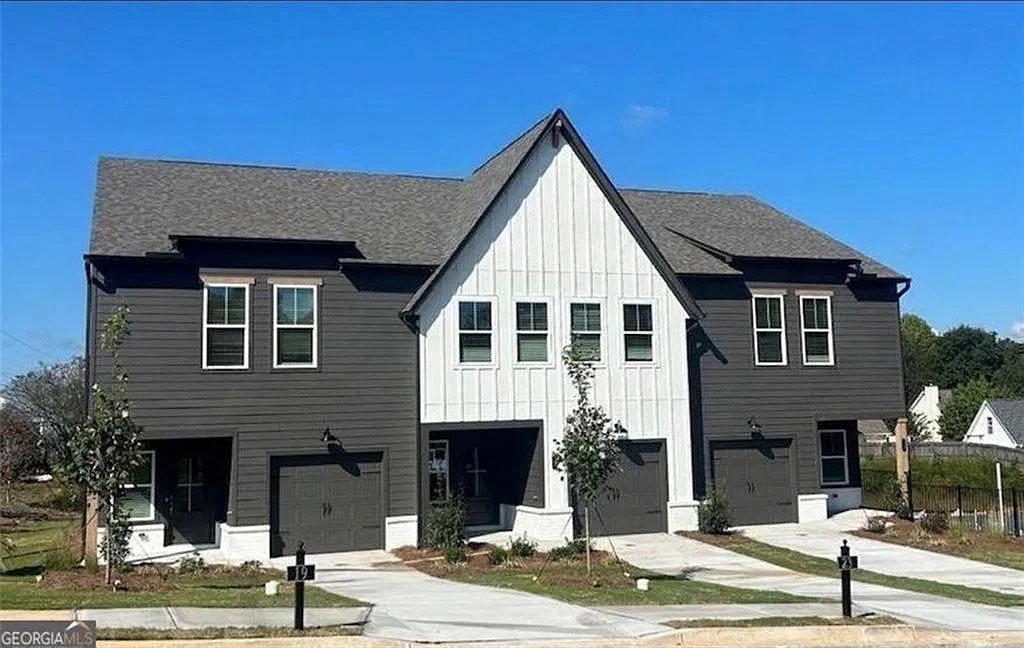 3 bed, 2.5 bath, 1805 sqft, $2,600 — Photo 1