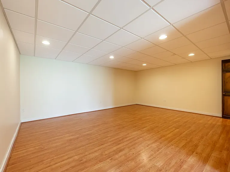 1005 Glade Rd — Photo 32