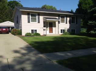 153 37th Ave NW, Rochester, MN 55901