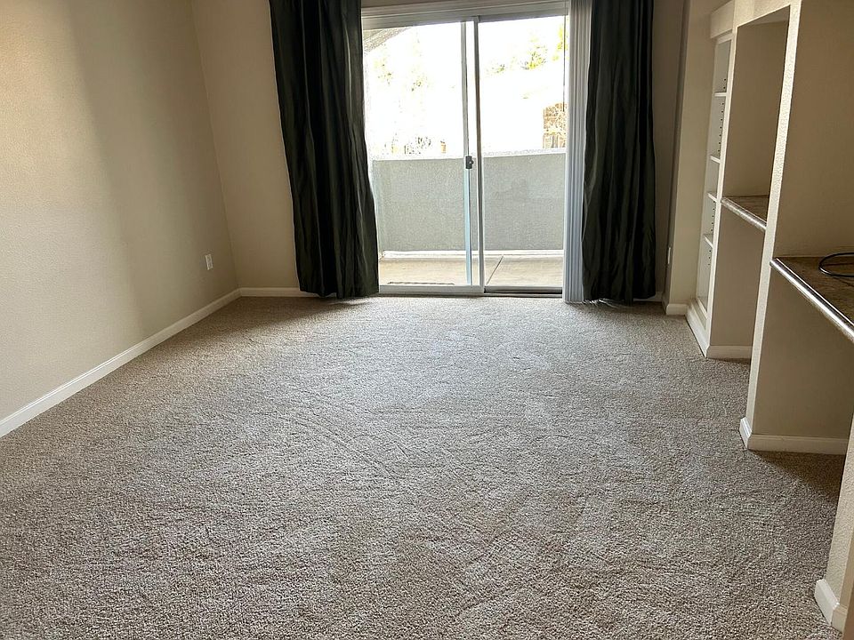 Living room with built in desk, shelves, and bookshelf