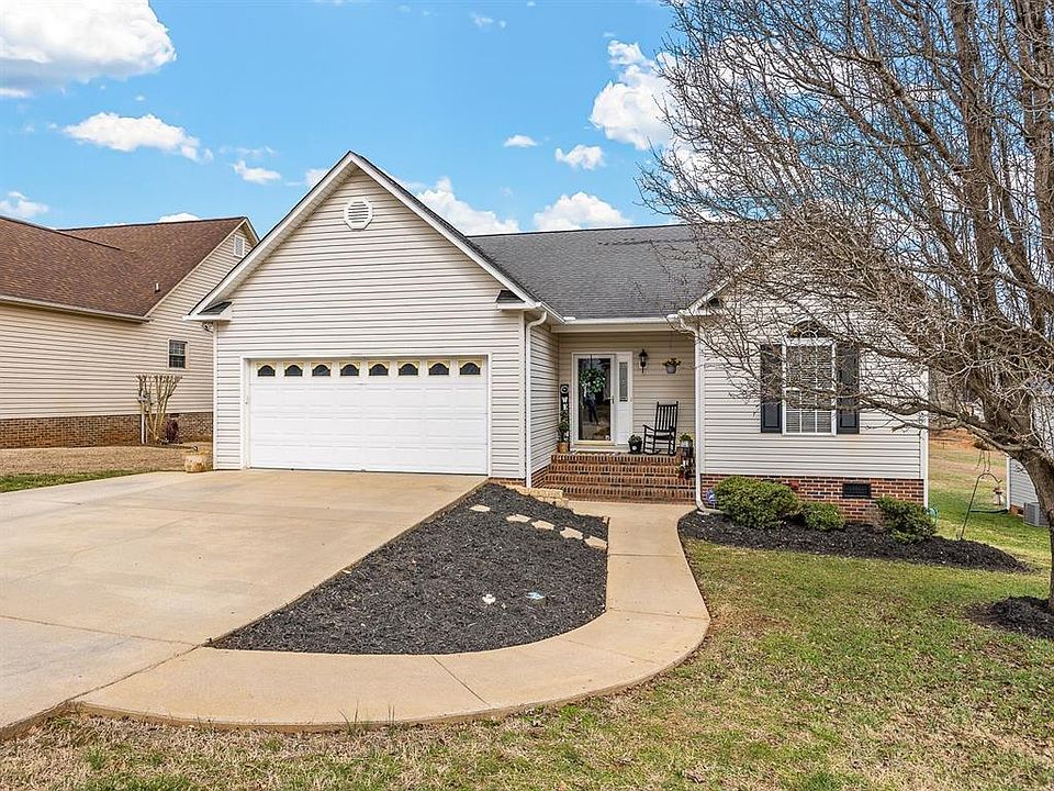 1st image of 107 Stoneridge Dr