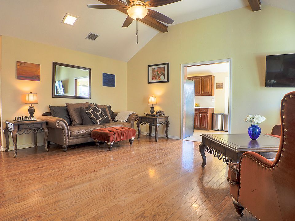 1st image of 2201 Buttercup Dr