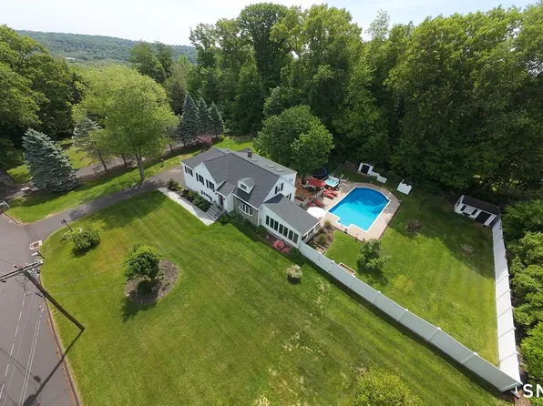 13 Pleasant Rise Circle, Brookfield, CT 06804