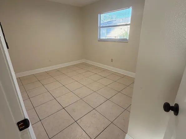 3744 135th Ave APT A, Largo, FL 33771