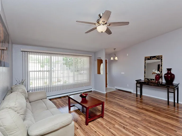 541 Shanne St — Photo 4